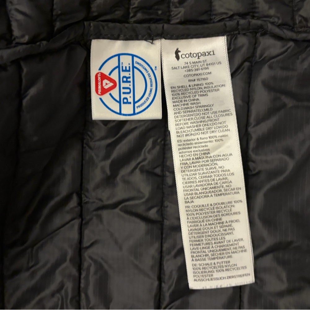 Cotopaxi Men's Capa Insulated Hooded Jacket in charcoal - Picture 9 of 10